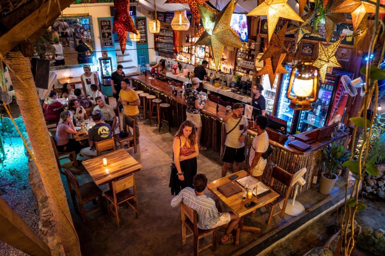 Los Amigos Hostel Флорес Экстерьер фото