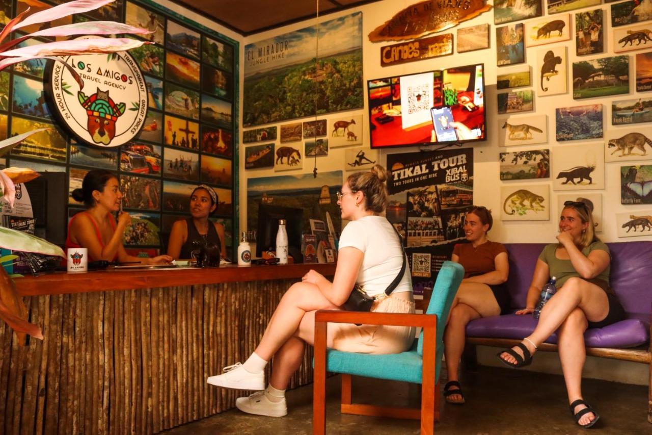 Los Amigos Hostel Флорес Экстерьер фото