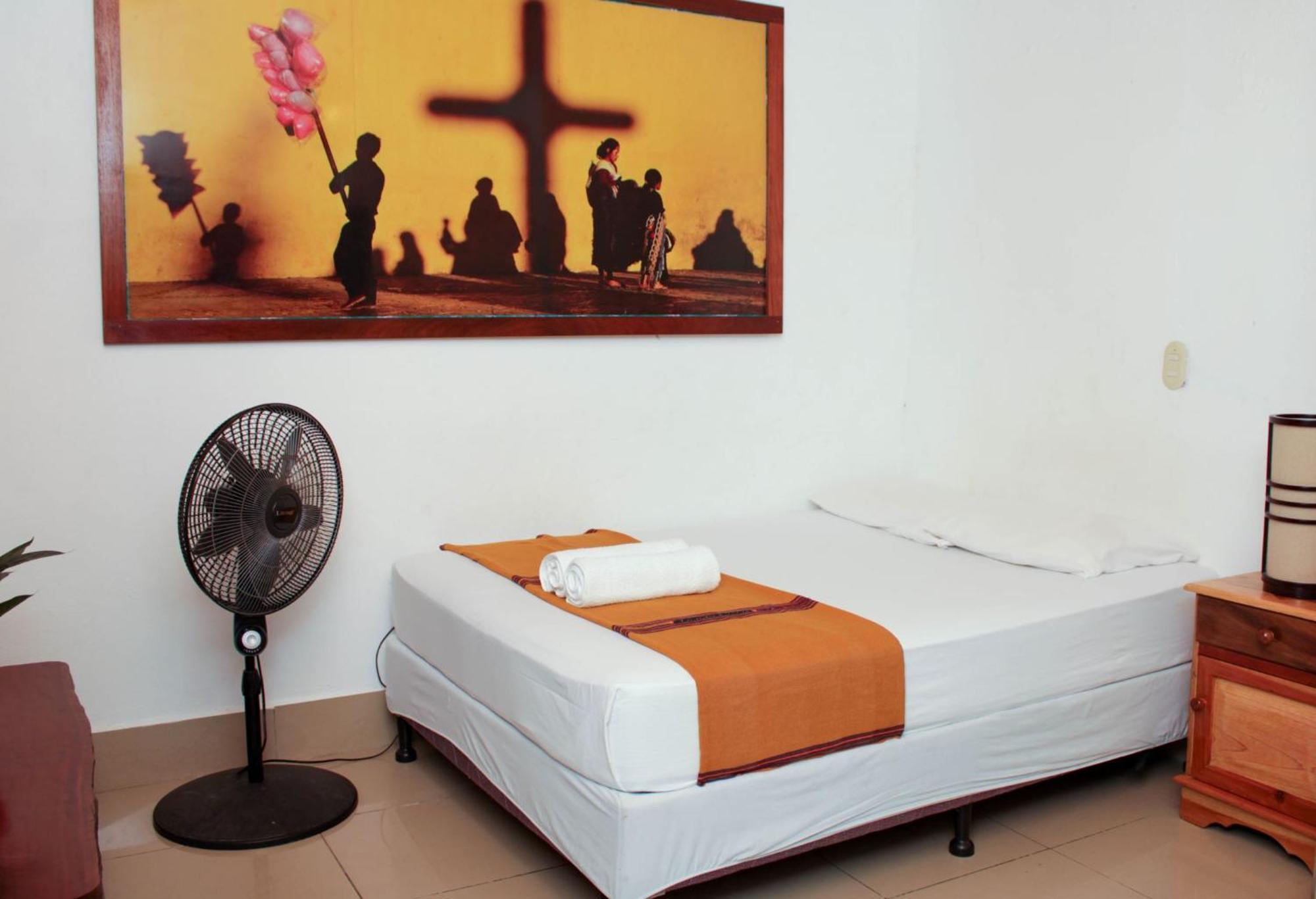 Los Amigos Hostel Флорес Номер фото