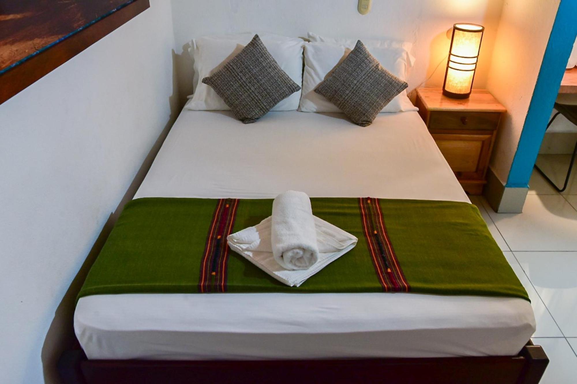 Los Amigos Hostel Флорес Номер фото