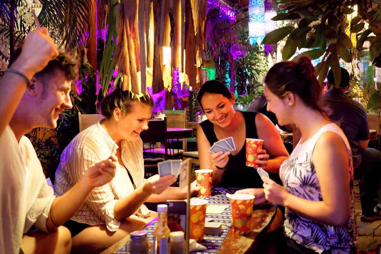 Los Amigos Hostel Флорес Экстерьер фото